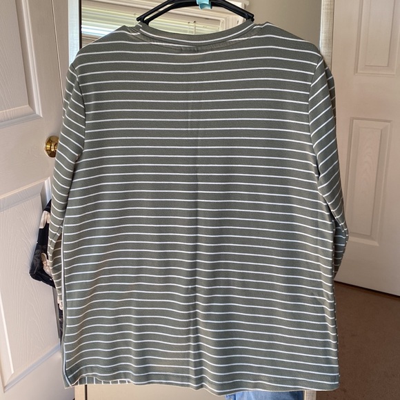 APT. 9 unique green and white striped Sweater - Picture 3 of 6